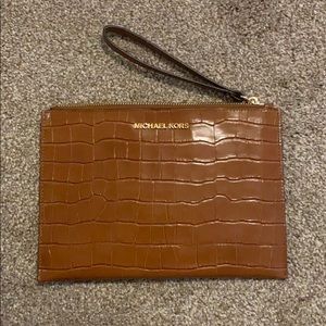 Michael Kors jet set travel XL zip clutch